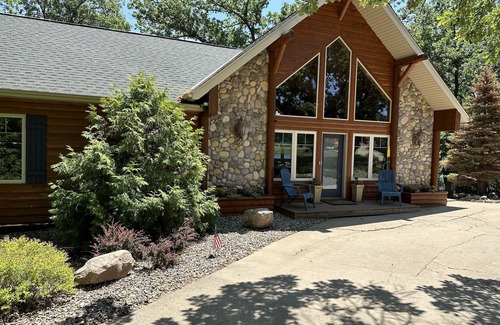 Sauk Centre Cabin | Lake Cabin with stunning view and cozy vibes!