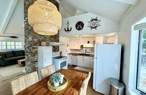 Nekoosa Cottage | Lake Camelot | Lakefront | 10 Min to Sand Valley | Discounted Rates