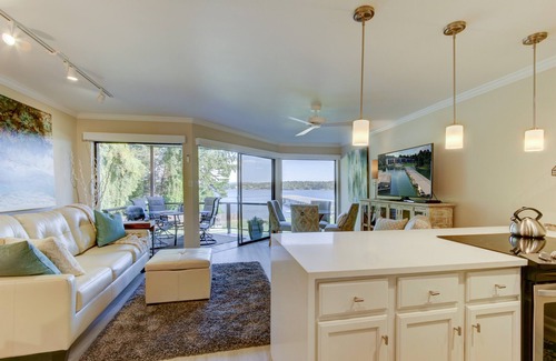 Hot Springs Condo | LAKE, CASINO, HORSE RACING, SPA & HIKING! "NO REGRETS" 1/1 LAKEFRONT CONDO!