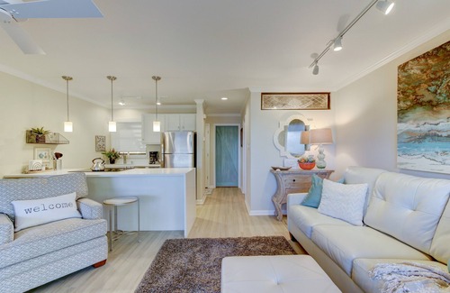 Hot Springs Condo | LAKE, CASINO, HORSE RACING, SPA & HIKING! "NO REGRETS" 1/1 LAKEFRONT CONDO!