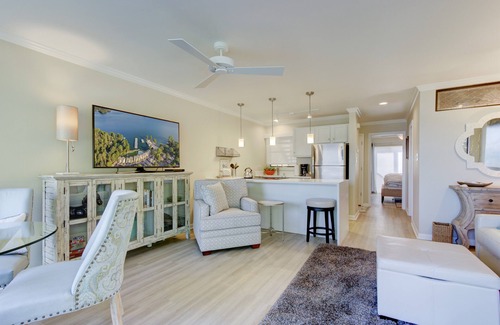 Hot Springs Condo | LAKE, CASINO, HORSE RACING, SPA & HIKING! "NO REGRETS" 1/1 LAKEFRONT CONDO!