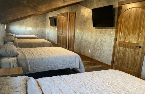 Silver Cabin | Lake Champion Lodge-On The Lake