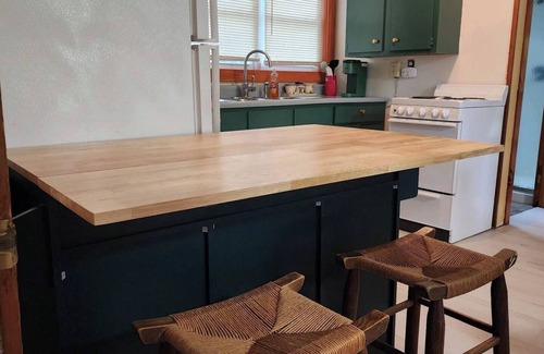 Alburg Cottage | Lake Champlain 2-bedroom cottage with kayaks and bikes in beautiful Alburgh.