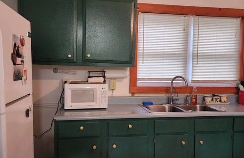 Alburg Cottage | Lake Champlain 2-bedroom cottage with kayaks and bikes in beautiful Alburgh.