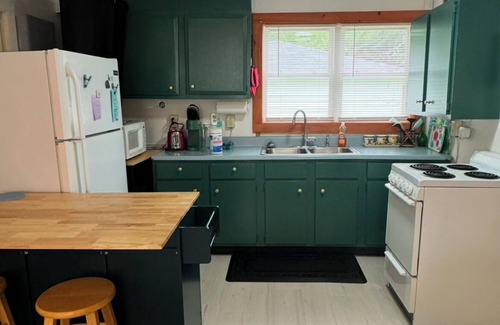 Alburg Cottage | Lake Champlain 2-bedroom cottage with kayaks and bikes in beautiful Alburgh.