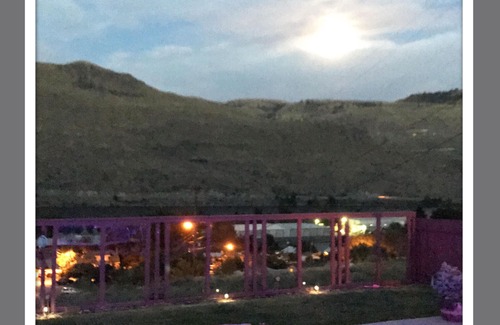 Chelan Falls House | Lake Chelan: Private Pool, Hot Tub, Stunning Views, 7 Mins to Chelan Sleeps 6