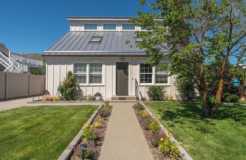 Chelan House | Lake Chelan Vacation Rental with private pool and hot tub, sleeps up to 12