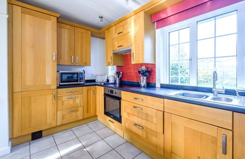 Thorpeness Apartment | Lake Cottage - sleeps 10 guests in 5 bedrooms