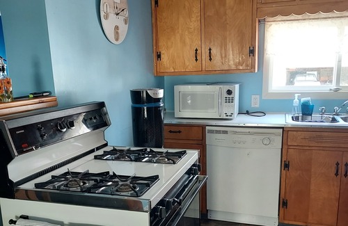 LaGrange House | Lake cottage with a great view. Sylvan Cellars is 10 minutes away.