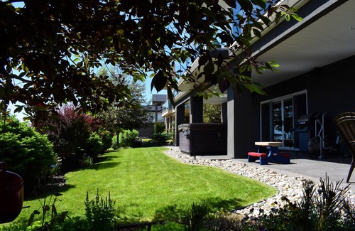 Central Okanagan House | Lake Country Wine, Dine, Golf & Ski #2
