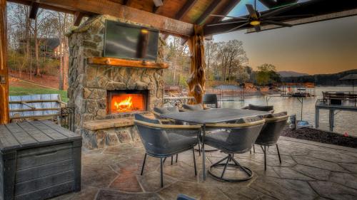 Morganton House | Lake Cove Oasis