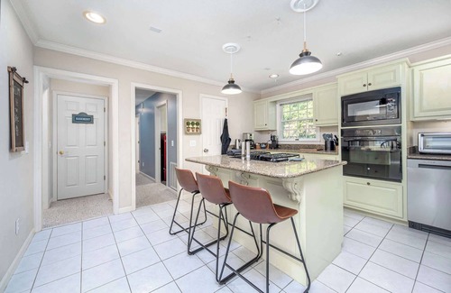 Hillsborough House | Lake Days Getaway Sum