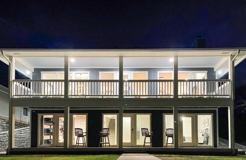 Granbury House | Lake Dayz Granbury Retreat with Private Dock!