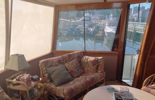 Sandusky Boat Rental | Lake Erie Haven - 50' yacht with charter option
