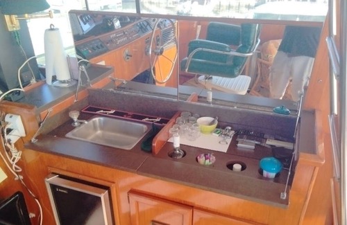 Sandusky Boat Rental | Lake Erie Haven - 50' yacht with charter option