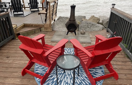 Leamington Cottage | Lake Erie's charming 4 season Lake Houz with BBQ, Fire Pit & more