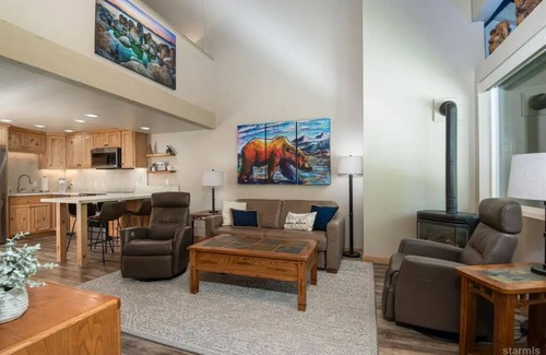 South Lake Tahoe Condo | Lake Escape- hot tubs, pools, private beach, cozy king bed, fireplace