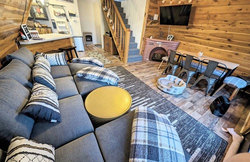 Cub Run House | ​Lake Escape- Nolin Gnome Home: Cozy A-Frame, Sleeps 8, Forest Ridgeline Views​