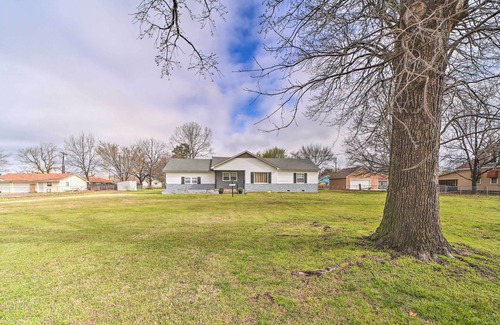 Eufaula Cottage | Lake Eufaula Retreat w/Fire Pit, Near Main St!