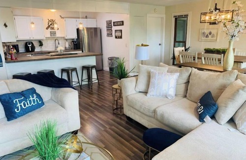 Bracey House | Lake Front, 2 Level Boathouse with Outdoor Bar,