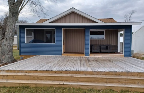 Reed City Cabin | Lake front Cabin great for boating, fishing, skiing, tubing, weekend getaway.