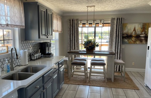 Dandridge House | Lake front cabin on main channel Douglass Lake Great for families