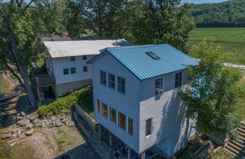 St. Albans Cabin | Lake Front Cabin with Amazing Sunsets- Easy Access to the Inland Sea