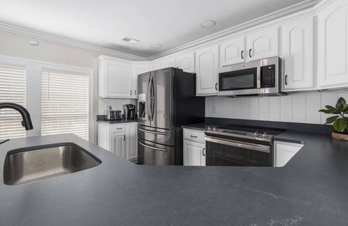 Mayhew House | Lake Front Chalet w/600+ feet of shoreline Amazing Long Range Views