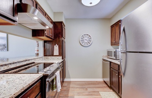 Mid America Condo | Lake Front Condo, With Boat Slip/Unit 10/Close to Bathhouse Row and Oaklawn!