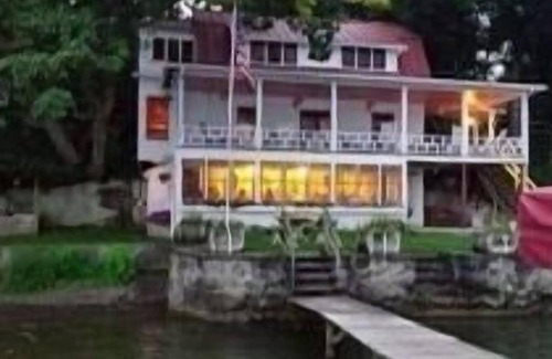 Penn Yan Cottage | Lake front Cottage on Keuka Lake - 6 beds, 2 bathrooms.