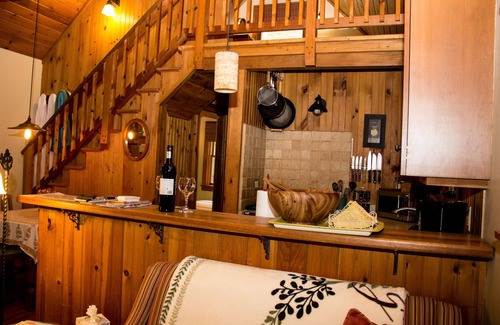 Red Hook Cottage | LAKE FRONT COTTAGE - YEAR ROUND HOT TUB