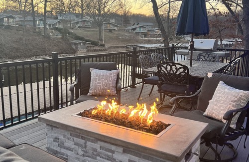 McColley House | Lake Front! Featured on “HGTV" Private Dock!, Kayaks, PaddleBoard,Gas Firepit!