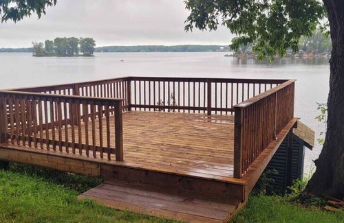 Cherry Valley Cabin | Lake Front Sandbanks Family Camp -10mins to Outlet Beach & Provincial Park