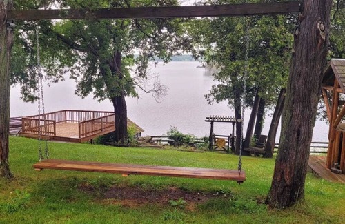 Cherry Valley Cabin | Lake Front Sandbanks Family Camp -10mins to Outlet Beach & Provincial Park