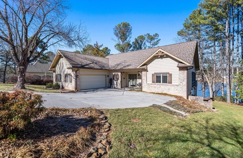 Loudon House | Lake Front