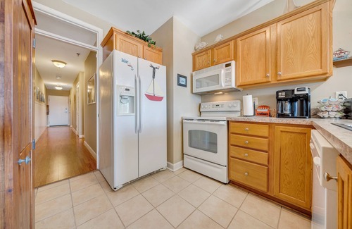 Huddleston Condo | Lake Front With Beautiful Mountain Views.