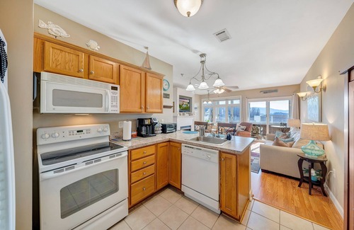 Huddleston Condo | Lake Front With Beautiful Mountain Views.