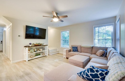 Seneca House | Lake Hartwell Retreat with 2-Tier Dock and Boat Slip!