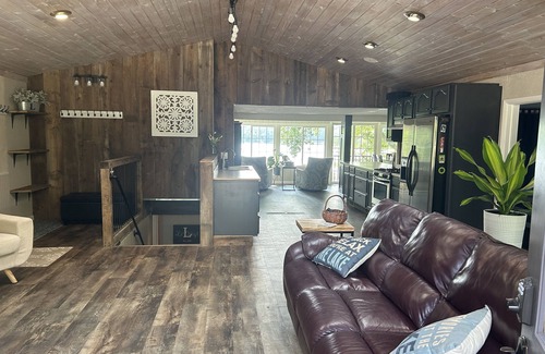 Pine River House | Lake Home-HUGE Sandy Beach Ski, swim, fish Full recreational lake