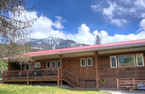 Silverton House | Lake Home With 2 Bedrooms + 2 Bed Cabin