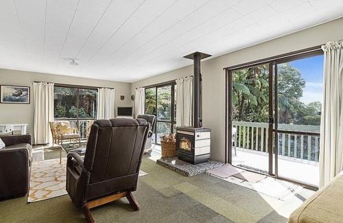 Okere Falls House | Lake House and Studio - Lake Rotoiti Holiday Home