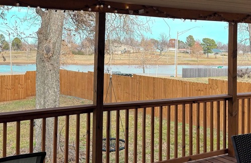 Eufaula House | Lake House Eufaulan2 Bedroom Home 1 block from Xtreme Cove Marina!