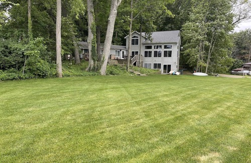 Delton House | Lake House Get-A-Way - Enjoy All 4 Season