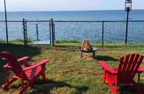 Olcott House | Lake House right on the Bluff of Lake Ontario