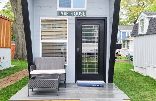 Lakeside Apartment | Lake House - Tiny Digs Lakeshore