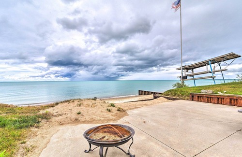 Burtchville House | Lake Huron Hideaway w/Private Beach!