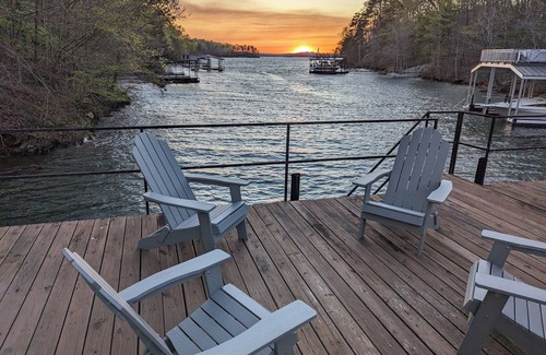 Flowery Branch House | Lake Lanier Home on Perfect Sunset Cove with Deep Water Dock