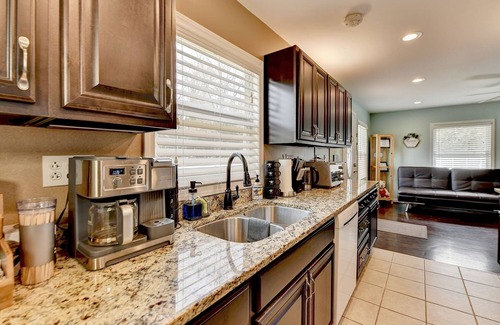 Gainesville House | lake lanier lakefront with private dock, king bed, pet friendly