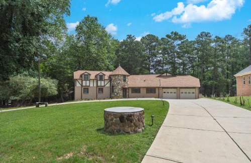 Flowery Branch House | Lake Lanier Retreat Dock, Views & Golf Cart