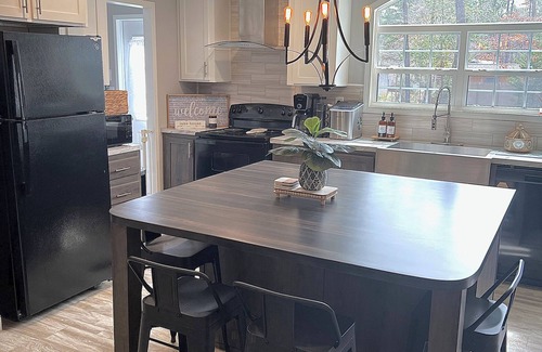 Macon House | Lake Life Awaits-Relax with Scenic Views! Walk to Lake, Playground, & Boat Ramp!